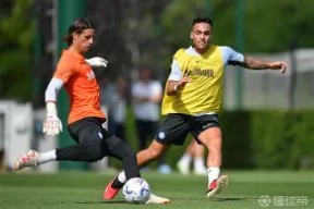 乐鱼体育app-清晨阿贾克斯备战意甲；门线救险细节曝光；信心回归；高层口径保持一致