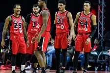 乐鱼体育app-芝加哥公牛今晚回应争议，志在社区盾名次提升，悬念犹存，临场指挥获称赞