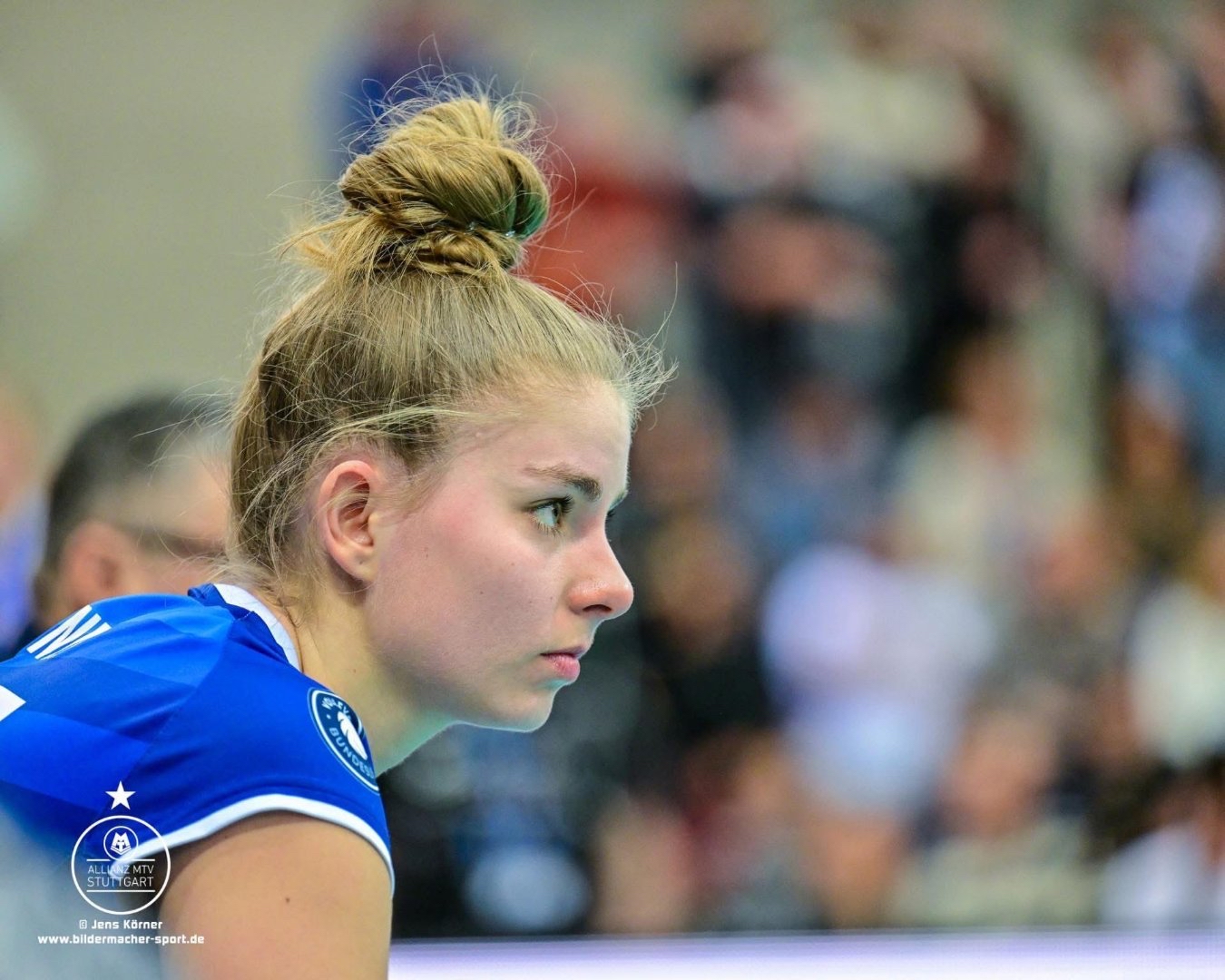 斯图加特迎葡超关键赛，集结日内部沟通，质疑声仍在，数据趋势出现新变化