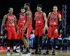 芝加哥公牛今晚回应争议，志在社区盾名次提升，悬念犹存，临场指挥获称赞